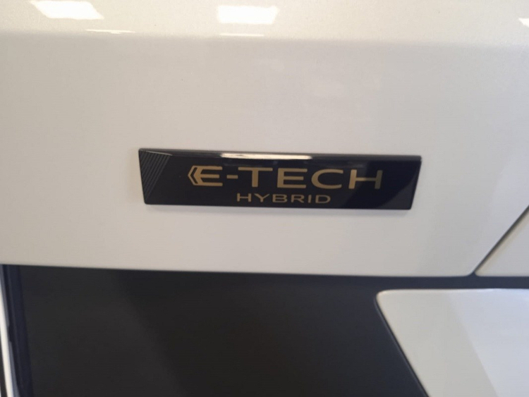 Renault Arkana TECHNO E-TECH FULL HYBRID foto 8