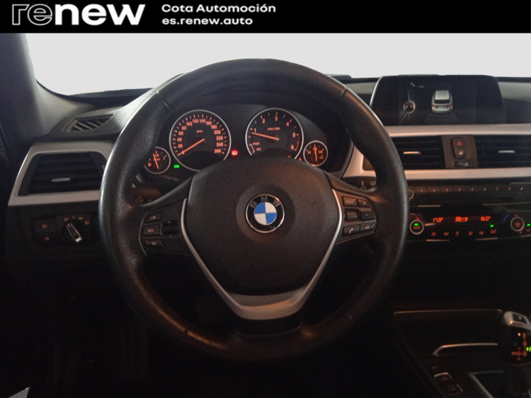 BMW Serie 3 318 d foto 14