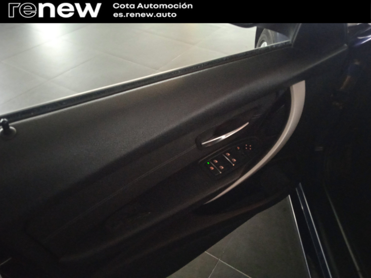 BMW Serie 3 318 d foto 16