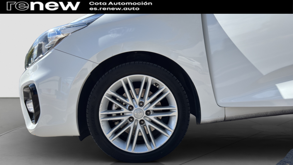 Kia Carens Concept miniatura 23